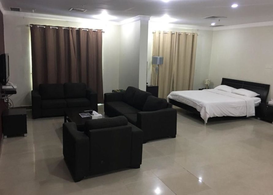 شقة استوديو أنيقة مع سرير كوين ومنطقة معيشة مريحة - استمتع براحة المنزل في مدينة الكويت